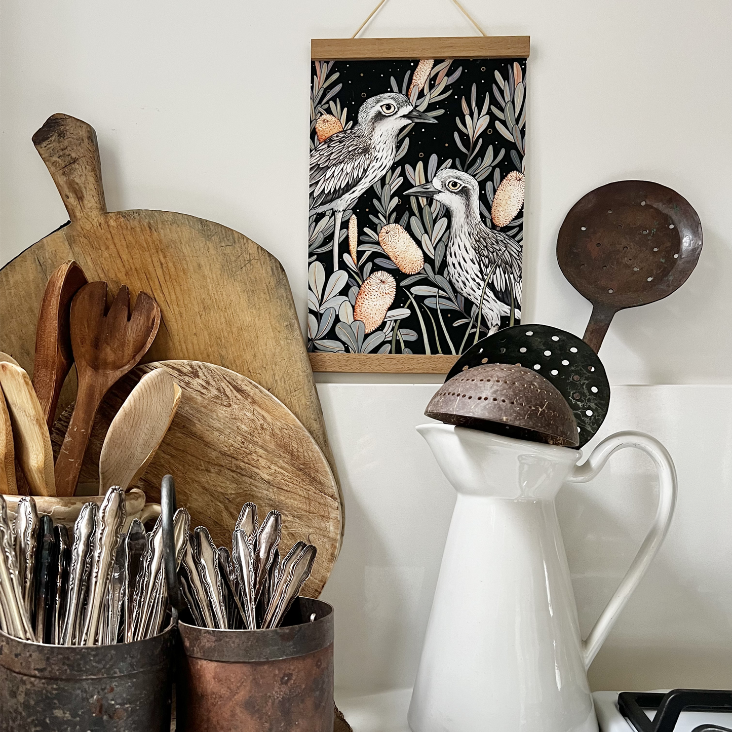 21cm magnetic print hanger displaying art print