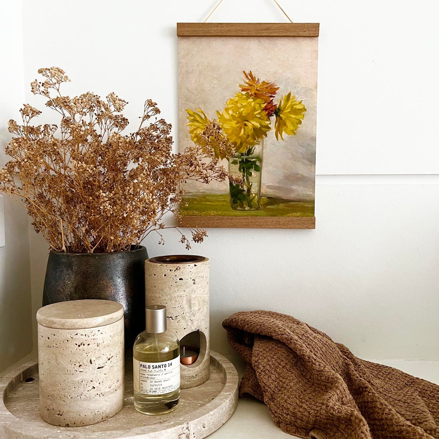 21cm wooden magnetic print hanger holding small art print
