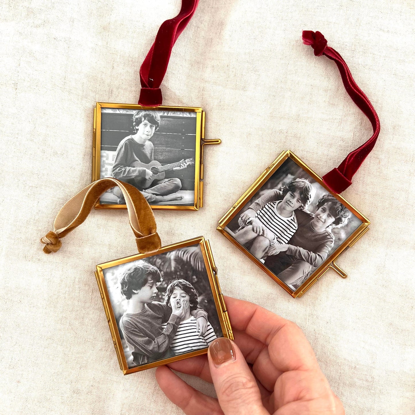 Handcrafted 6x6cm photo frame with ribbon hanger